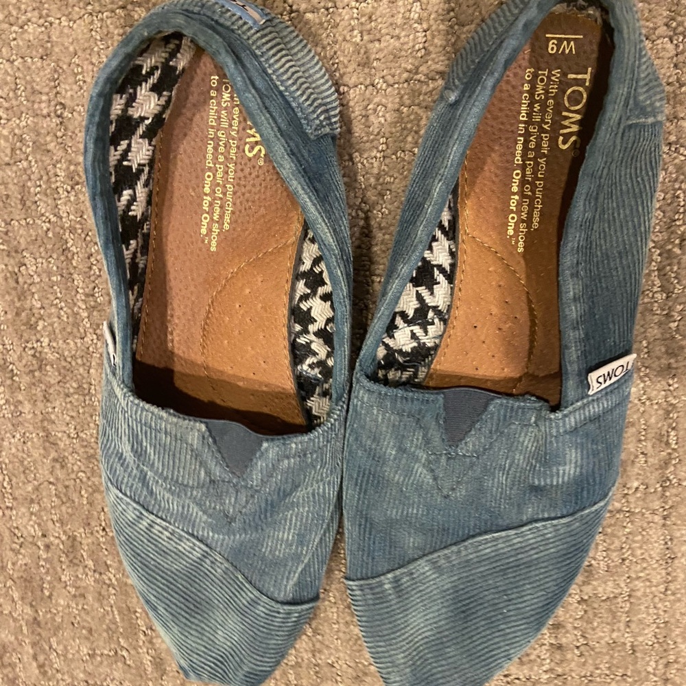 Corduroy Toms Size 9.